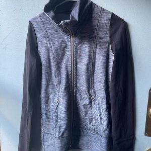 Lululemon size 4 zip up